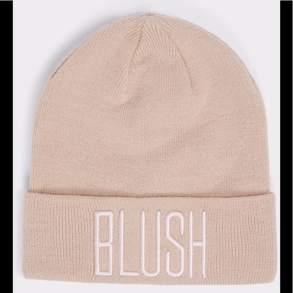 Knit embroidered hat blush pink New❄️❄️❄️